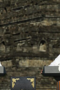 President Prabowo Shares Borobudur’s Story with Emmanuel Macron in Friendly Tour