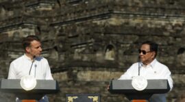 President Prabowo Subianto With French President Emmanuel Macron through the iconic Borobudur Temple. (Dok. ksp.go.id)