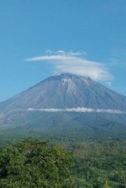 Mount Marapi Eruption Prompts Volcanic Alert Status in West Sumatra