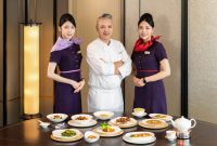 Executive Chinese Chef of Yue – Jacky Chung Chi Keung (centre)