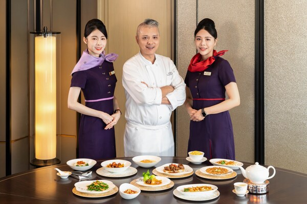 Executive Chinese Chef of Yue – Jacky Chung Chi Keung (centre)